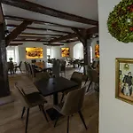 Altes Rathaus 3*