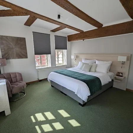 Altes Rathaus מלון 3*