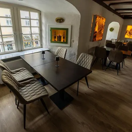 Altes Rathaus 3*