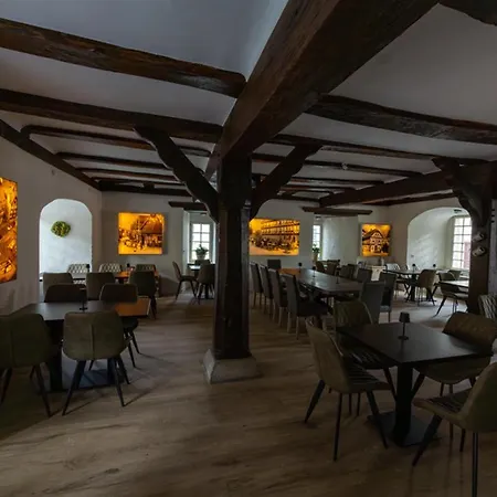 Altes Rathaus מלון 3*